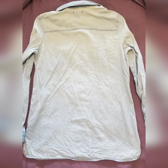 Old Navy Women's Chambray Shirt - Picture 3 of 3